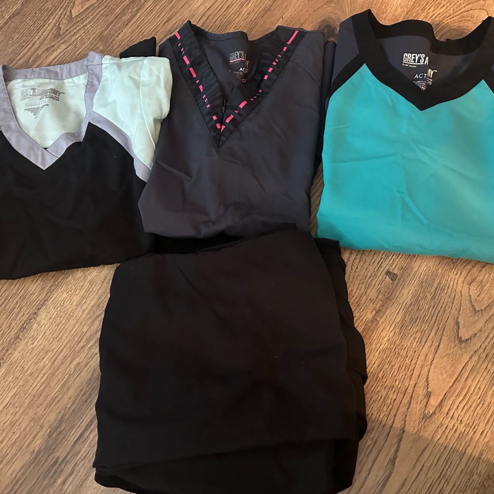 Grey’s Anatomy Active Scrubs